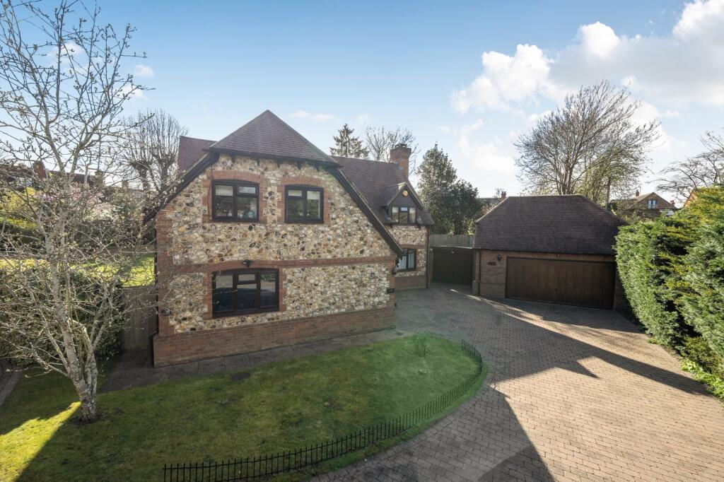 Main image of property: Vicarage Road, Reading, Berkshire, RG2