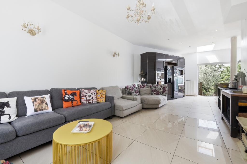 House in London, Woodford Green - View 4