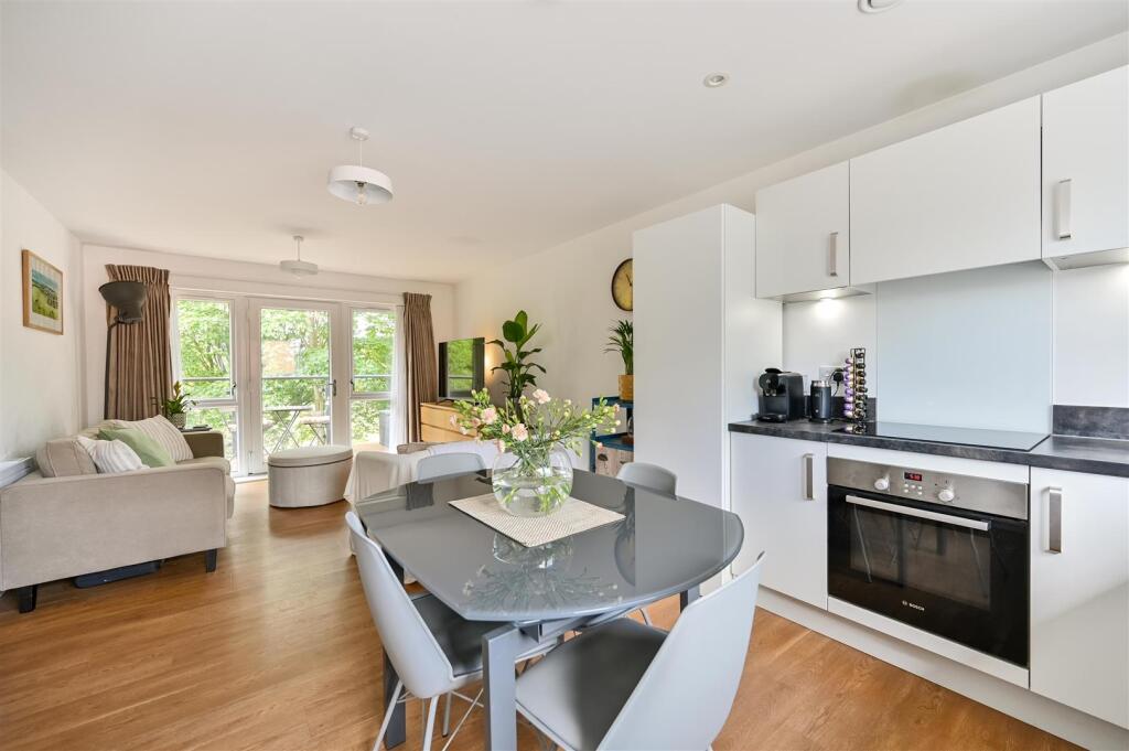 Apartment in Arborfield Garrison, Barkham - View 2
