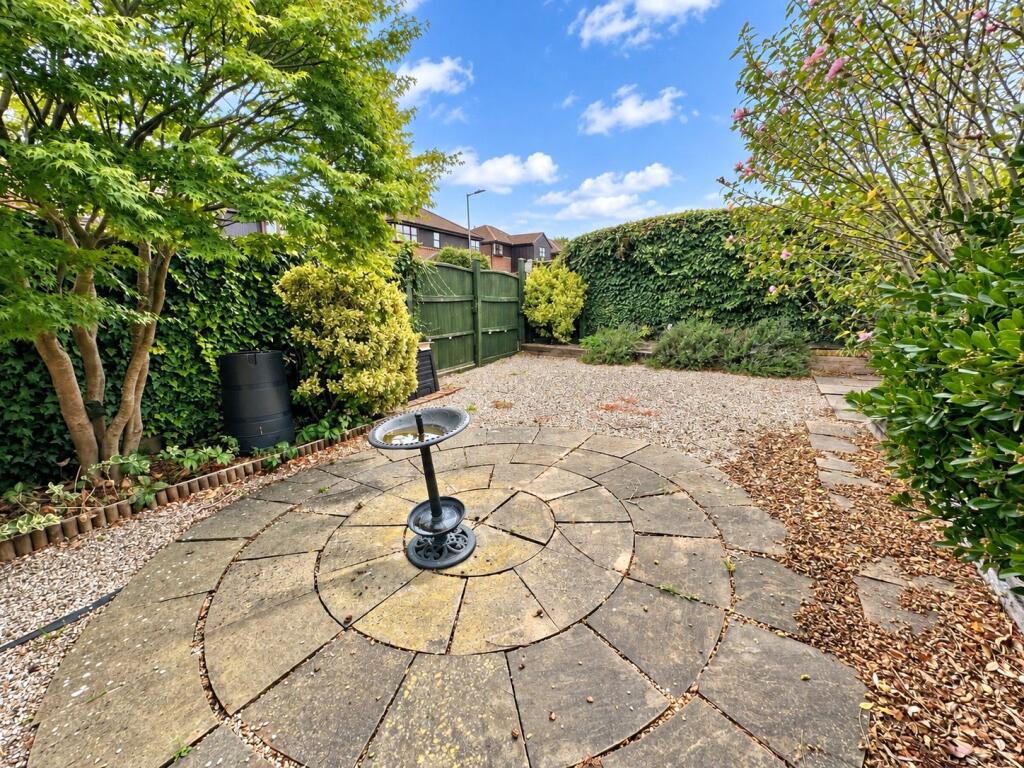 House in Basildon, Langdon Hills - View 4