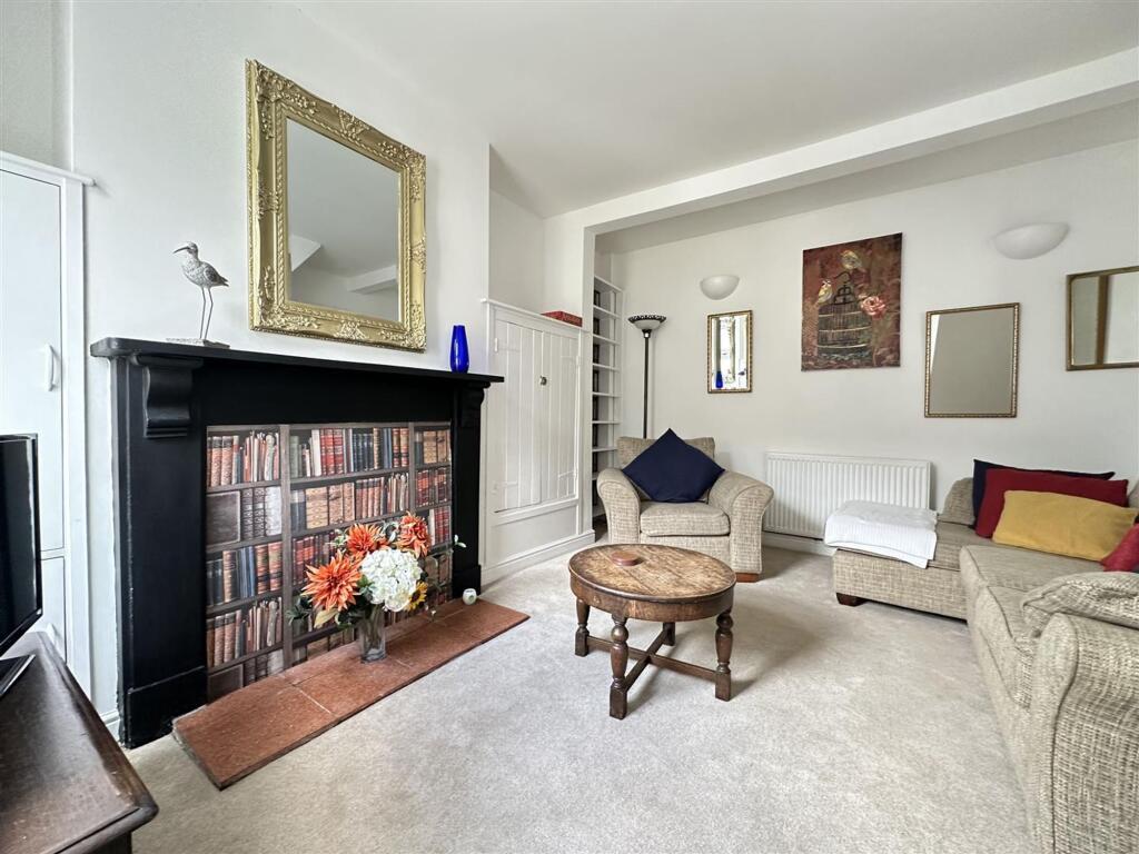 Longwestgate, Scarborough, YO11 - View 3