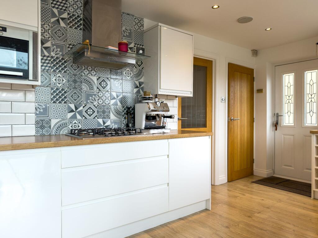 Birch Close, Clifton, HD6 1XB photo 4