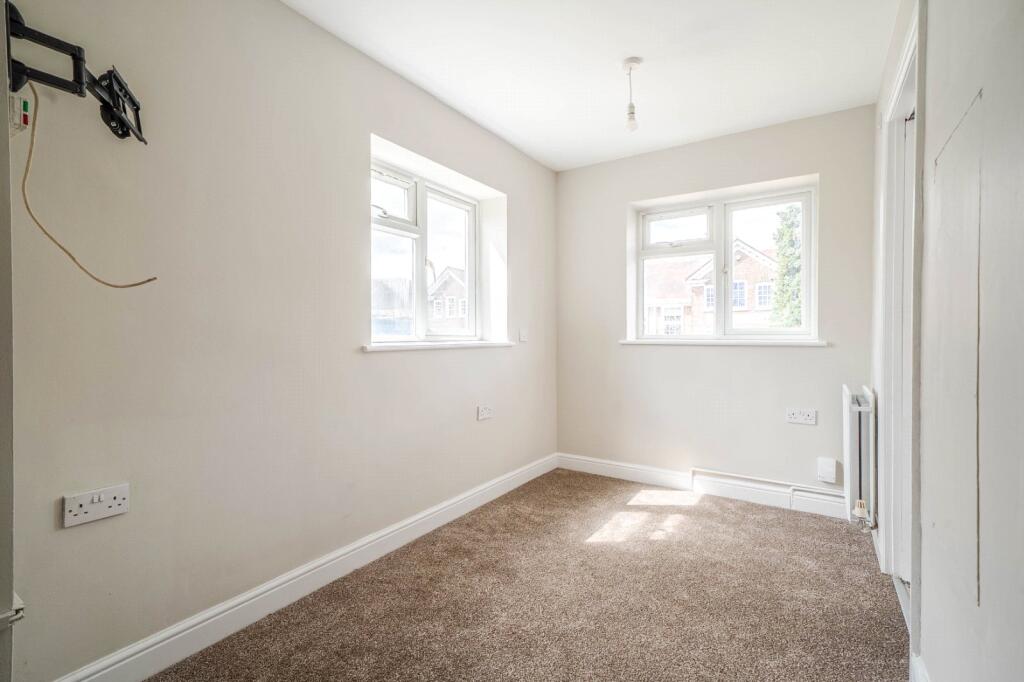 House in Dunstable, Central Bedfordshire - View 4