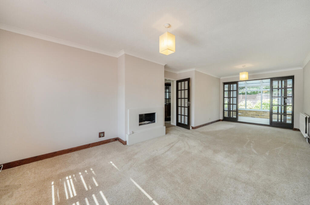 Coombe Drive, Fleet, Hampshire, GU51 photo 2