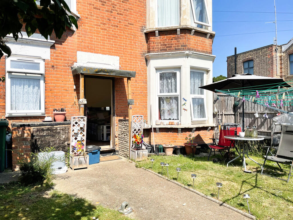 Main image of property: 69 High Street, Shoeburyness