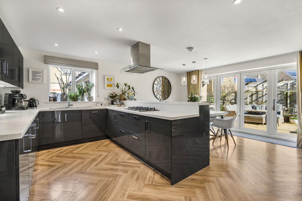 Lambourne Road, Bishops Cleeve, Cheltenham, GL52 photo 3