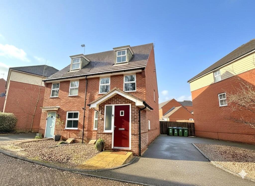 3-bed semi-detached on Castilian Way, Whiteley, Fareham, £375,000