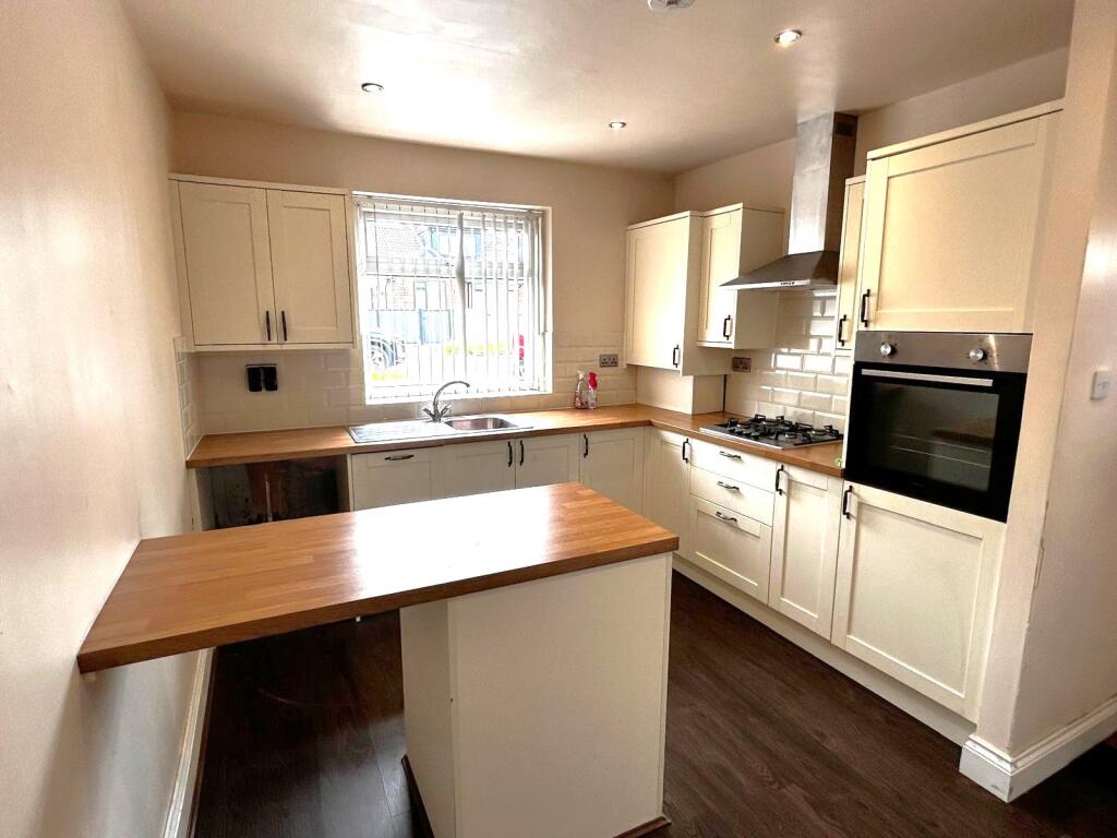 Thurley Road, Bradford, West Yorkshire, BD4 - View 4
