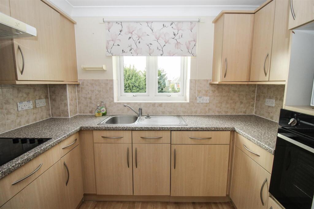 London Road, Hadleigh, Benfleet photo 3