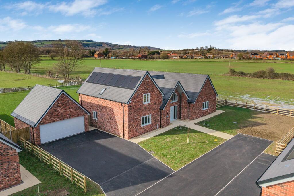 3-bed detached on Sister Elms Drive , Sedgeberrow, Evesham, WR11, £995,000