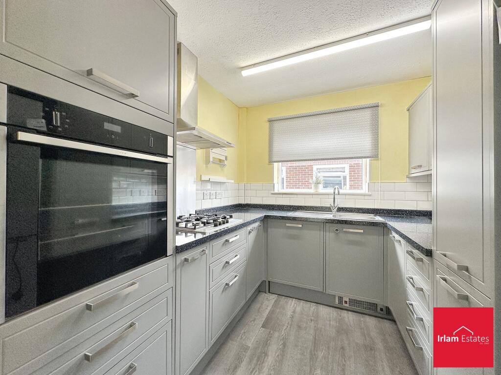 Sunningdale Drive, Irlam, M44 photo 4