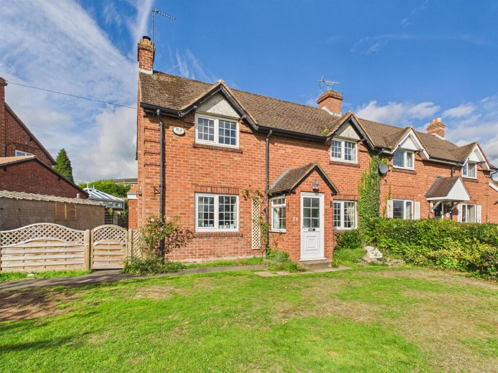 3-bed semi-detached on Fairfield Lane, Kidderminster, £355,000