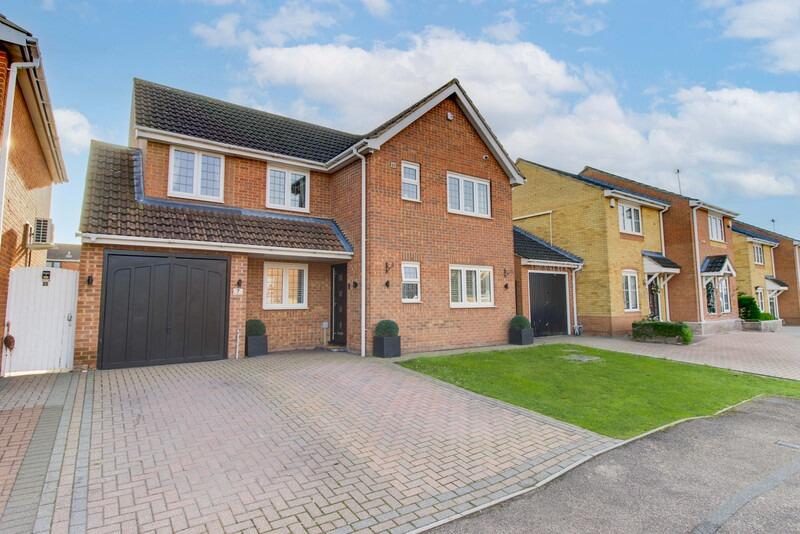 Main image of property: Thorpe Close, Wickford, Essex, SS12