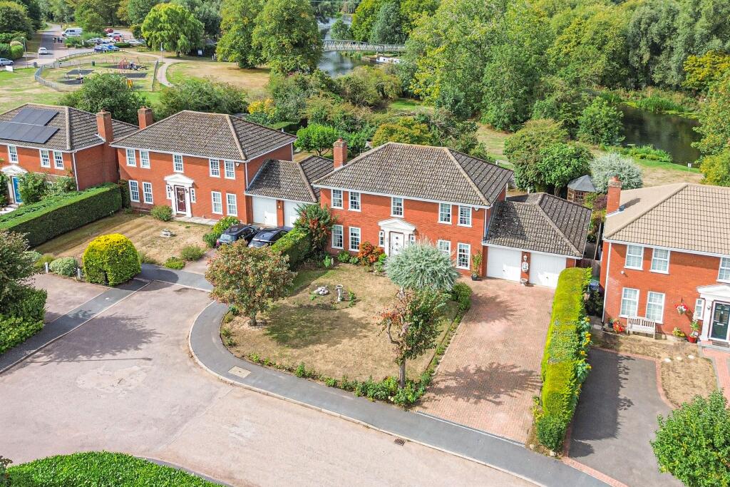 4-bed detached on Washbank Road, Eynesbury, St. Neots, £850,000