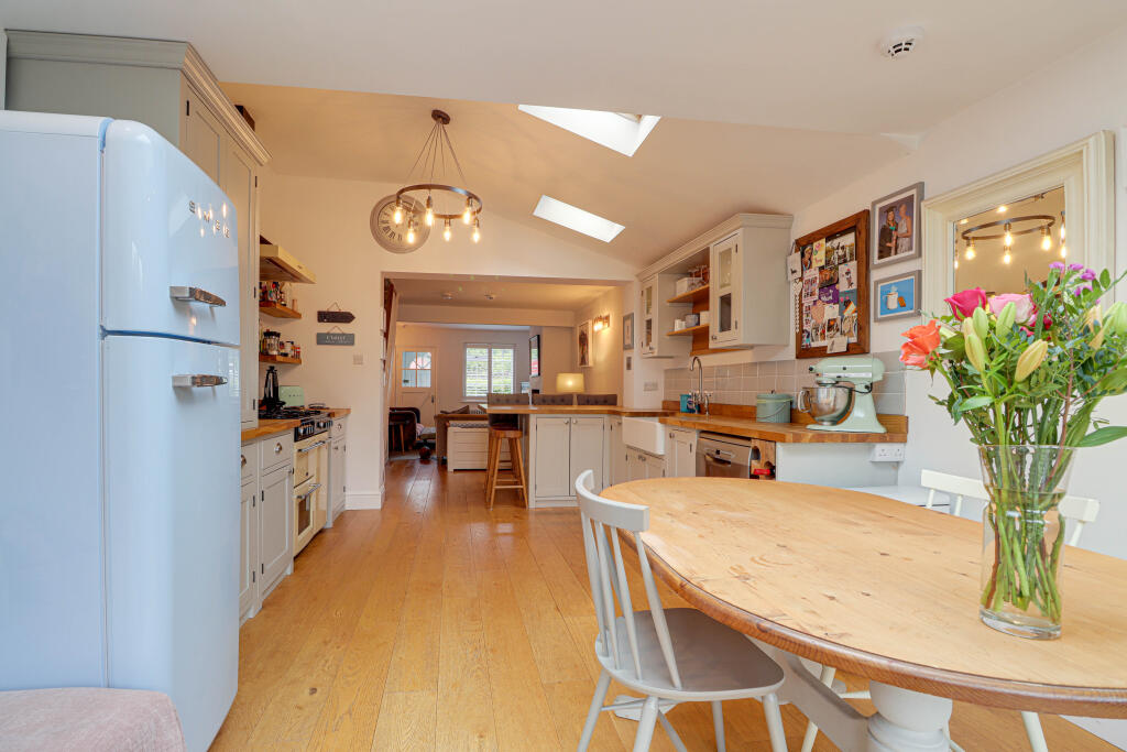 House in Harpenden, Southdown - More
