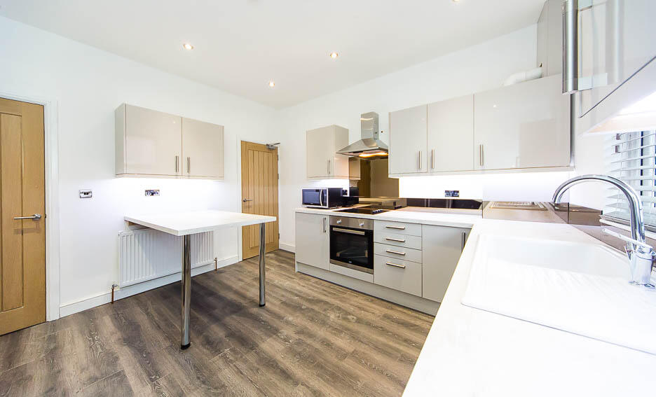 6 bedroom terraced house for rent