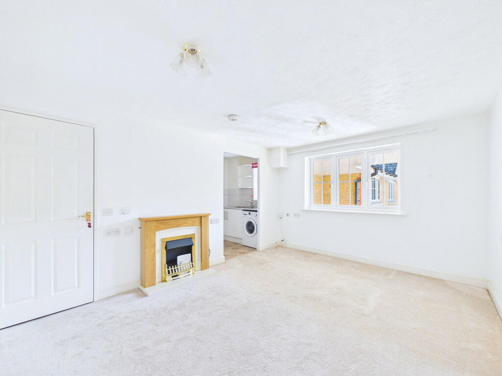 Apartment in Watford - View 3