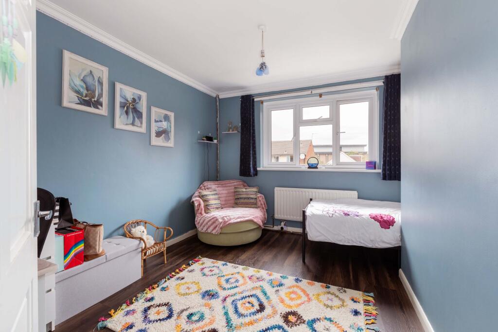 Apartment in Slough, Cippenham - More