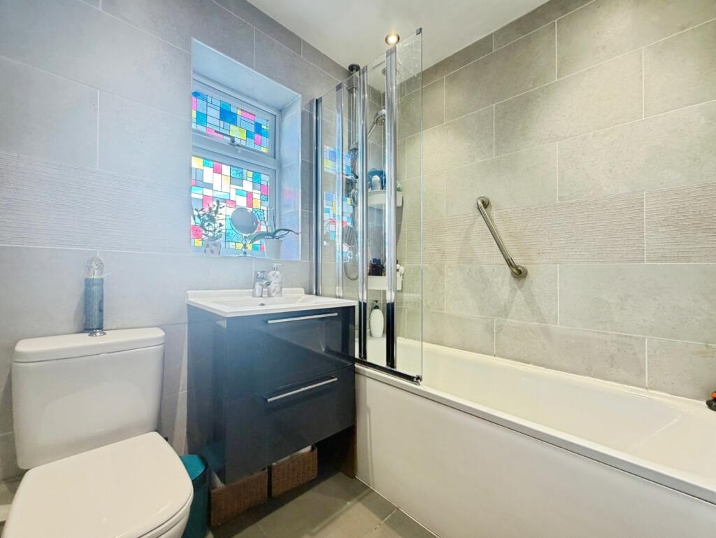 House in Guildford, Shawfield, Ash - More