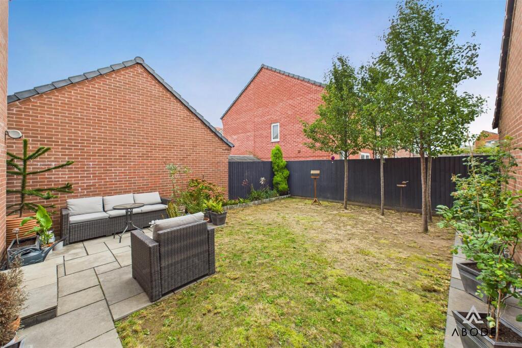 Mewis Close, Burton-On-Trent photo 3