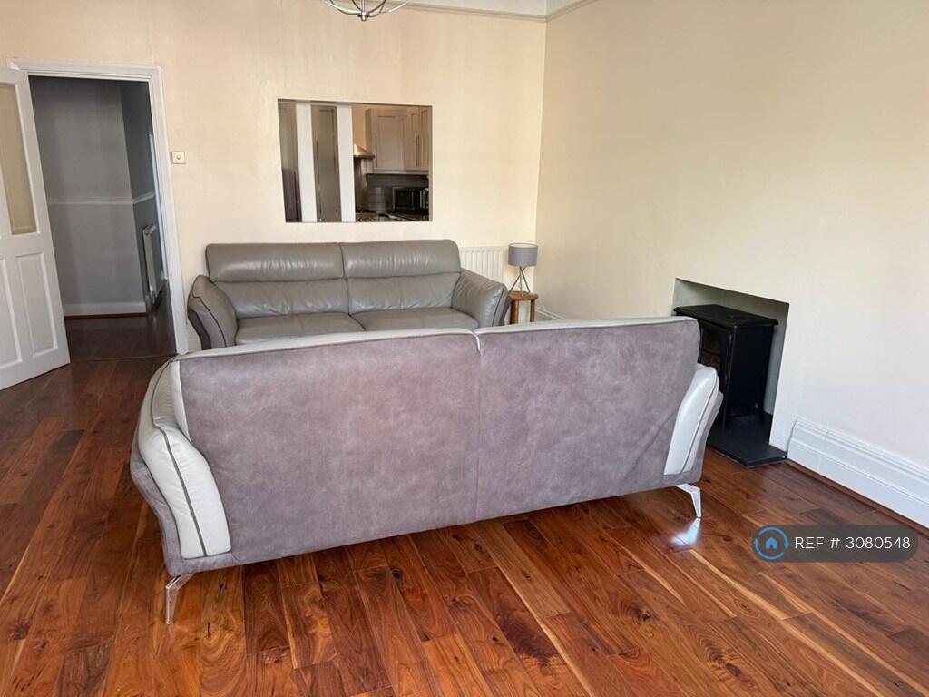 Apartment in London, Hanwell - View 5