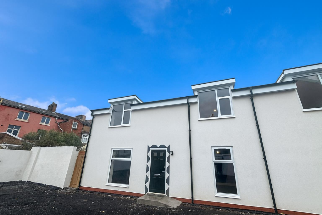 4 bedroom end of terrace house for sale in Rake Lane, Wallasey, CH45