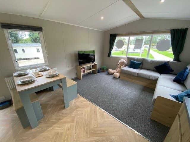 2024 Victory Lifestyle, Newhaven Holiday Park, Buxton, Derbyshire, SK17 0DT - View 2