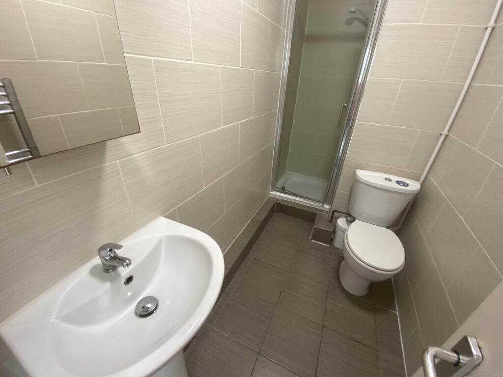 6 bedroom terraced house for rent