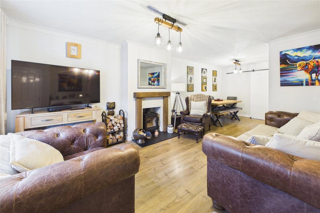 Lynwood Drive, Mytchett, Camberley, Surrey, GU16 photo 2