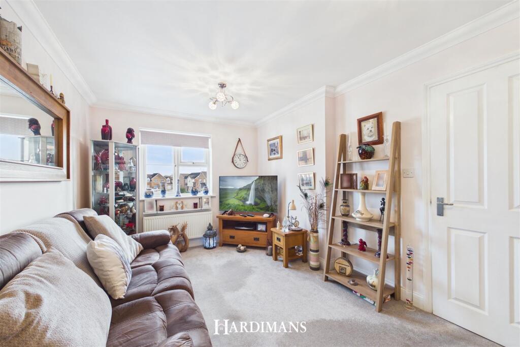 Broad Fleet Close, Oulton, Lowestoft photo 3