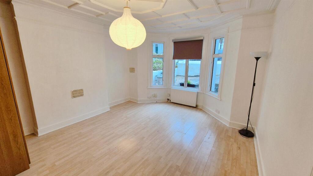 Apartment in London - View 3