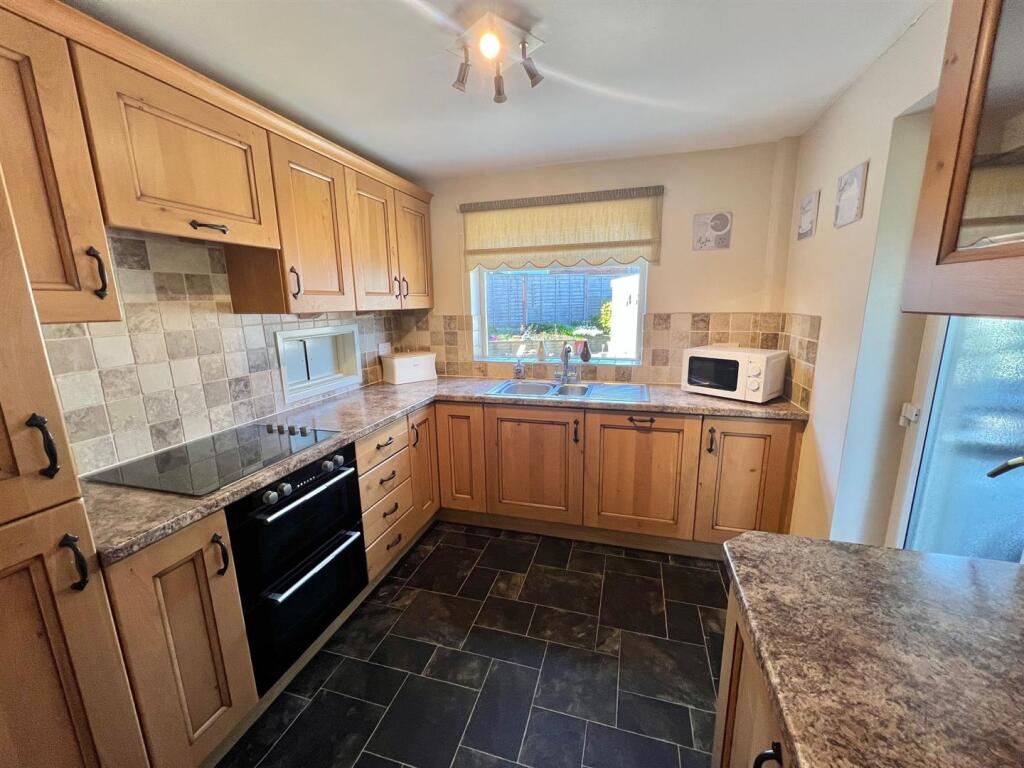 House in Kirklees, Leymoor - View 2