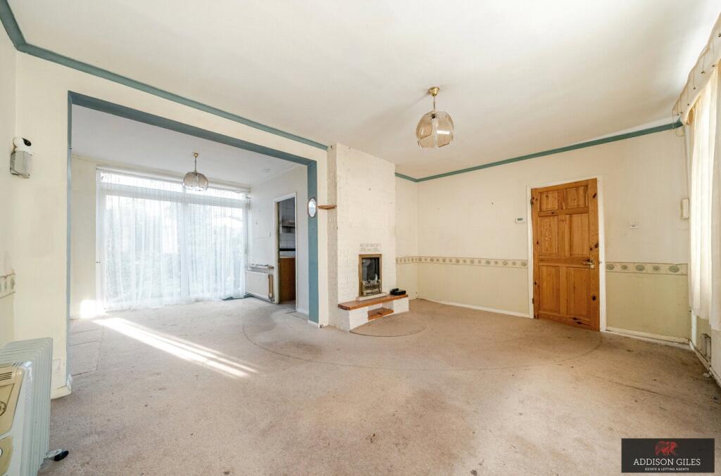 Woodford Way, Slough, Berkshire, SL2 photo 2