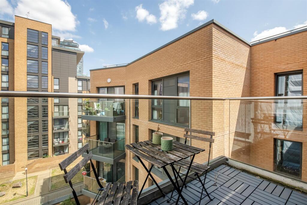 Apartment in Twickenham - More