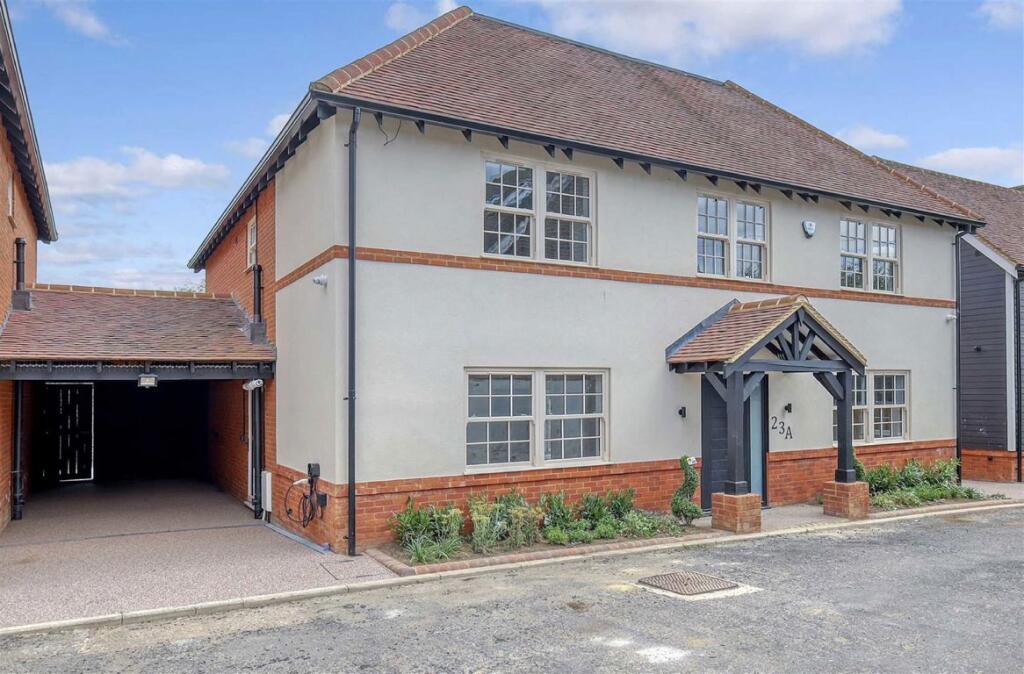 6-bed detached on Ivy Chimneys, Epping, £1,450,000