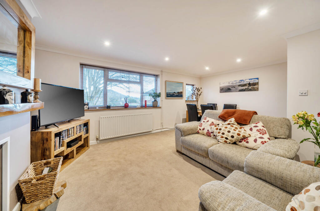 Ratcliffe Road, Farnborough, Hampshire, GU14 photo 3