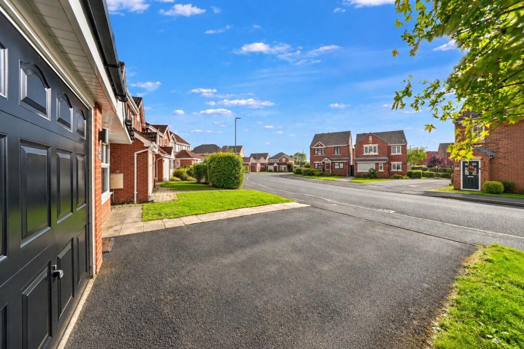 House in Walsall, Little Bloxwich - View 5