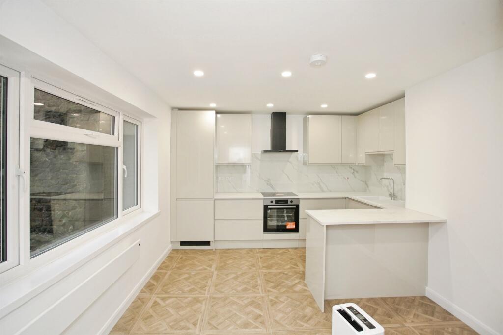 Lever Road, Rugby photo 4