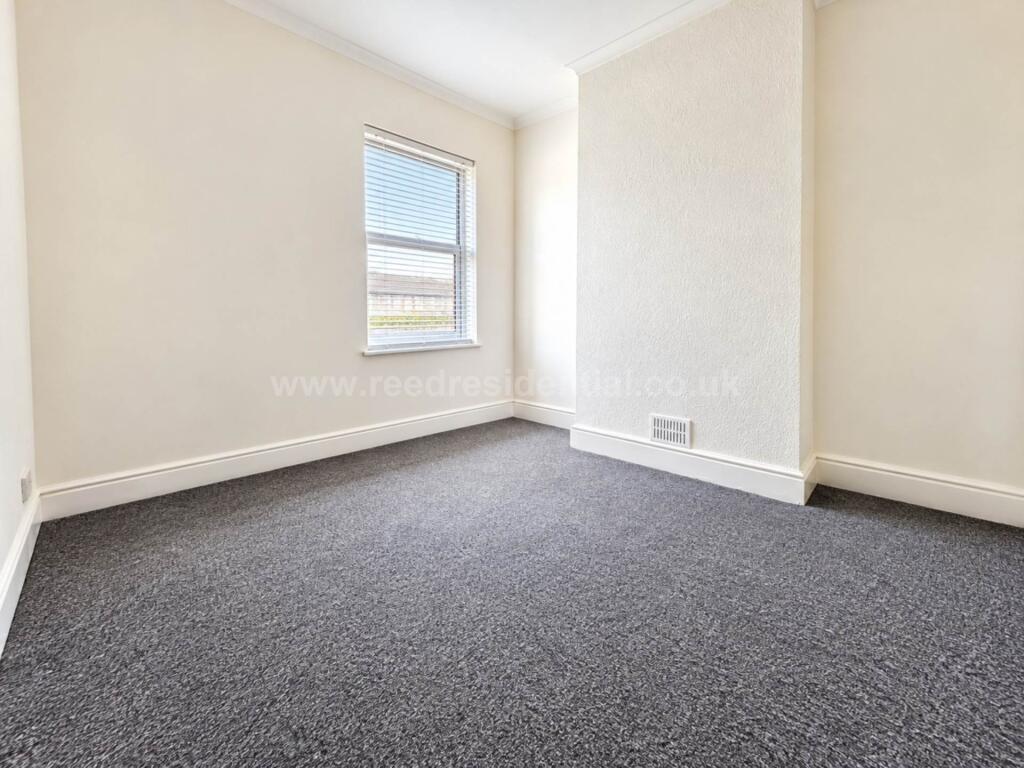 Apartment in Southend-on-Sea, Essex - View 5