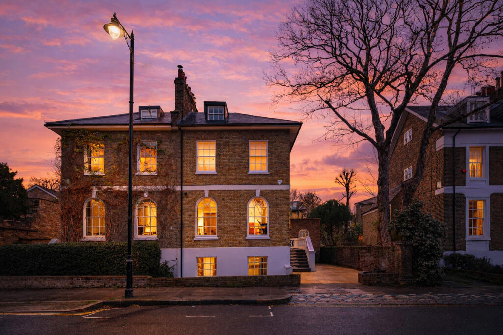 Main image of property: Canonbury Park North, London, N1
