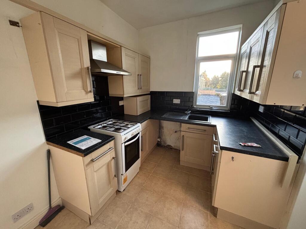 86 Church Street, Royston, Barnsley S71 4QZ photo 2