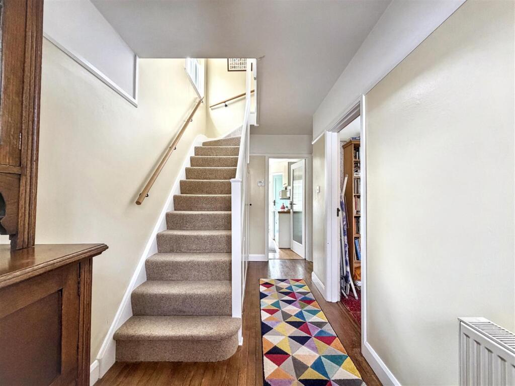 House in South Kesteven, Baron St Martin, Stamford - More