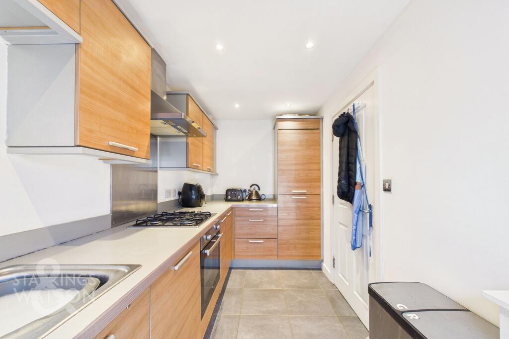 House in South Norfolk, Queen's Hills, Costessey - View 4