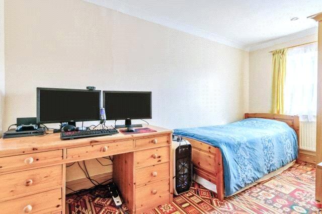 House in London, Tolworth - More