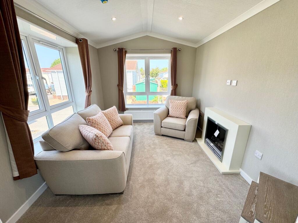 Lyndhurst Road, Christchurch, BH23 photo 3