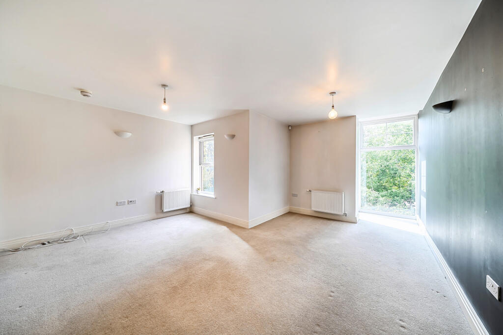 Apartment in Southall - View 3