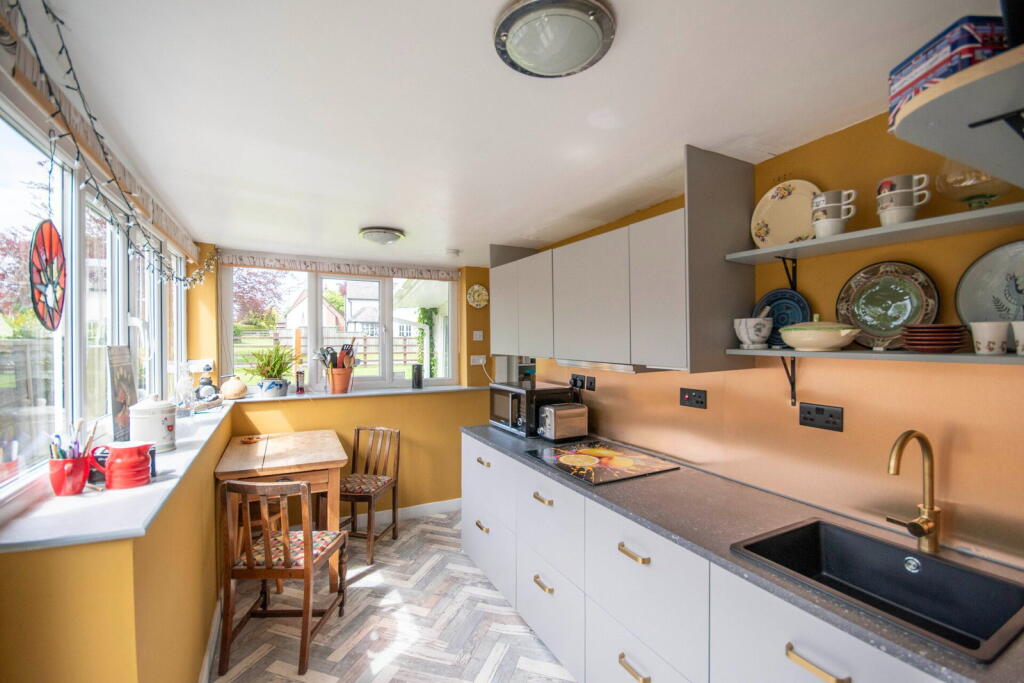 House in Four Crosses, Domgay, Llandysilio - View 3