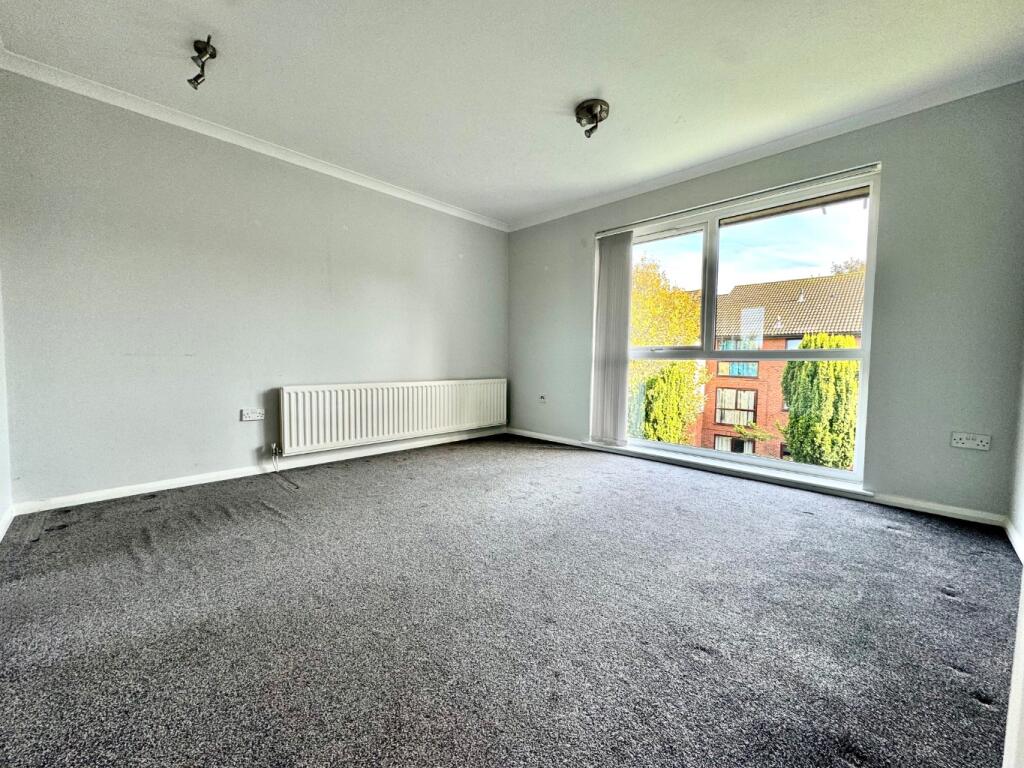 Apartment in Shepperton, Surrey - View 4