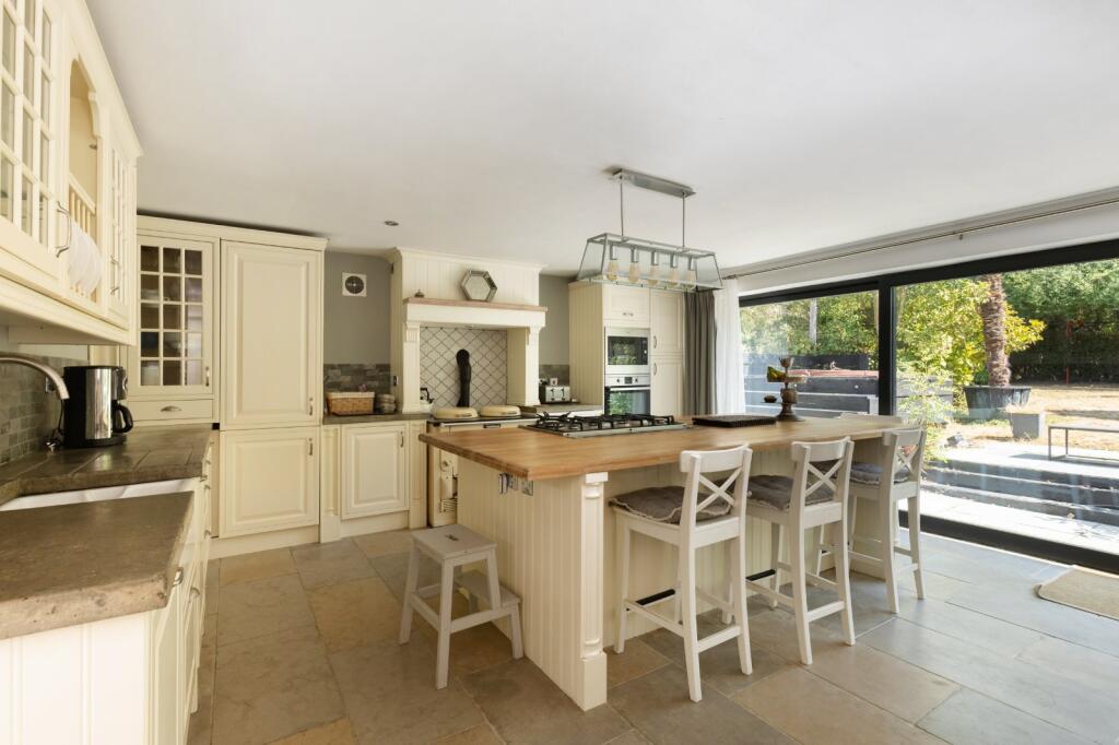 House in Tewkesbury, Chargrove, Shurdington - View 4