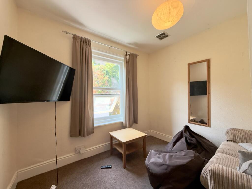 House in Southampton - More